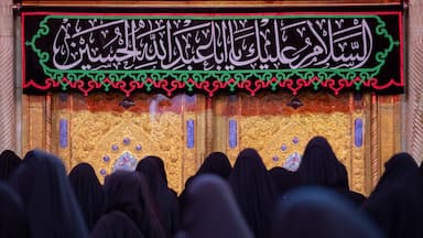 حکم ورود زن حائض به حرم امامان | چرایی + راه حل