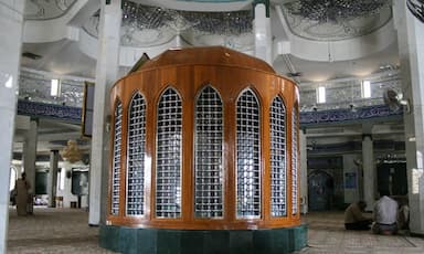 معرفی مسجد حنانه